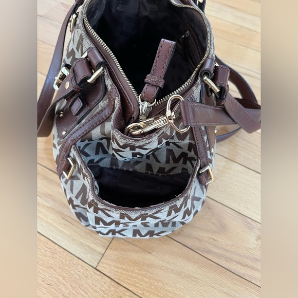 Brown Michael Kors logo cross body bag - Picture 3 of 3